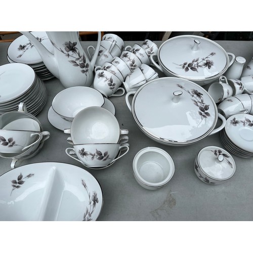 1100 - An extensive Noritake dinner service for 12 persons