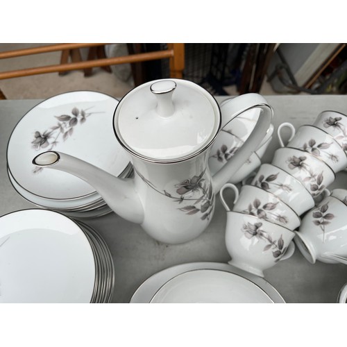 1100 - An extensive Noritake dinner service for 12 persons