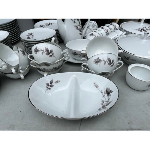 1100 - An extensive Noritake dinner service for 12 persons