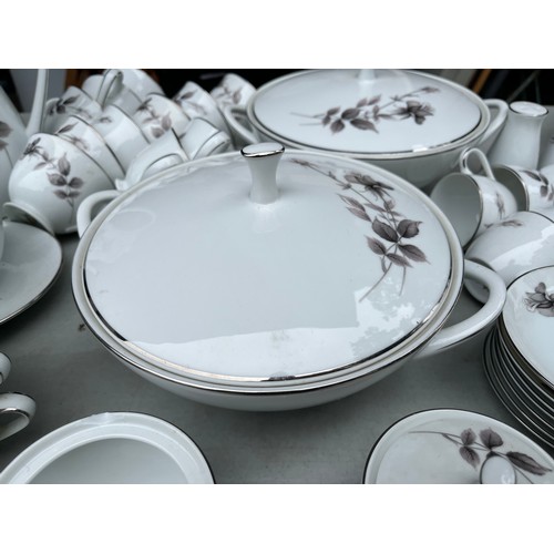 1100 - An extensive Noritake dinner service for 12 persons