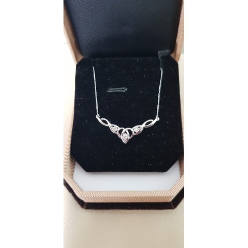 1114 - 9ct white gold & diamond pendant necklace