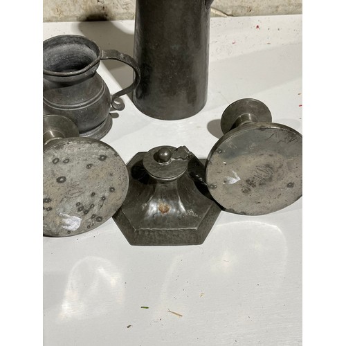 1129 - Collection of English pewter to include ink stand and candlesticks