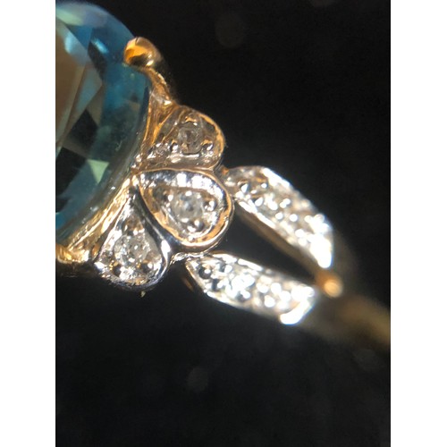 1137 - 9ct gold ring with Topaz and Diamond gallery setting. Size O 1/2