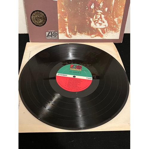 284 - Led Zeppelin, volume two SD 8236,