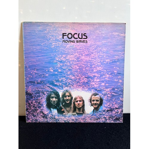 393 - Focus. Moving waves. Blue Horizon label. 2931002.