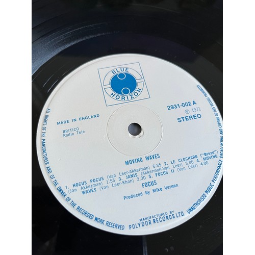 393 - Focus. Moving waves. Blue Horizon label. 2931002.