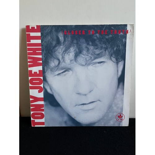 399 - Tony Joe White. Closer to the truth. 511386–1