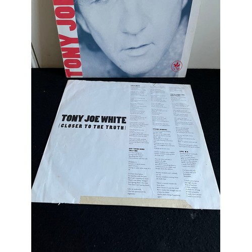 399 - Tony Joe White. Closer to the truth. 511386–1