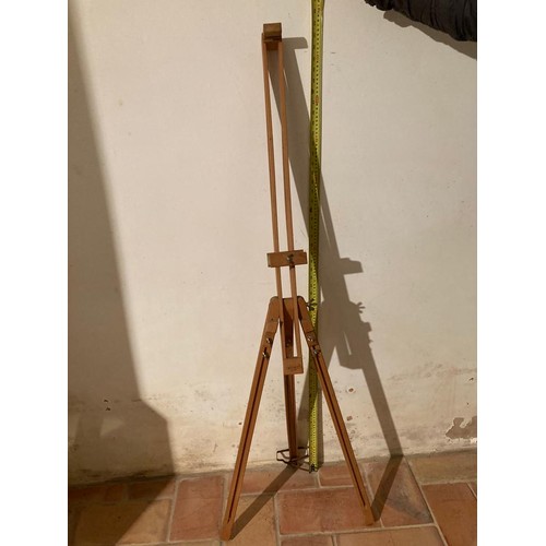 114 - Artists easel