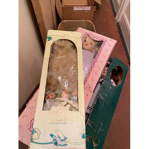 138 - Boxed collectors porcelain dolls