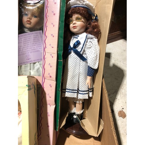 138 - Boxed collectors porcelain dolls