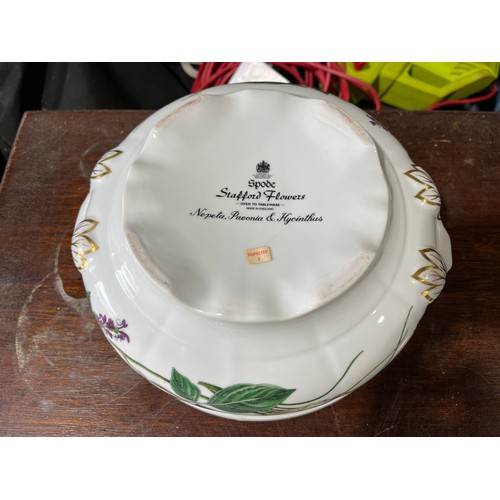 194 - Large Spode Stafford Flowers Vegetable Tureen