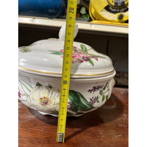 194 - Large Spode Stafford Flowers Vegetable Tureen