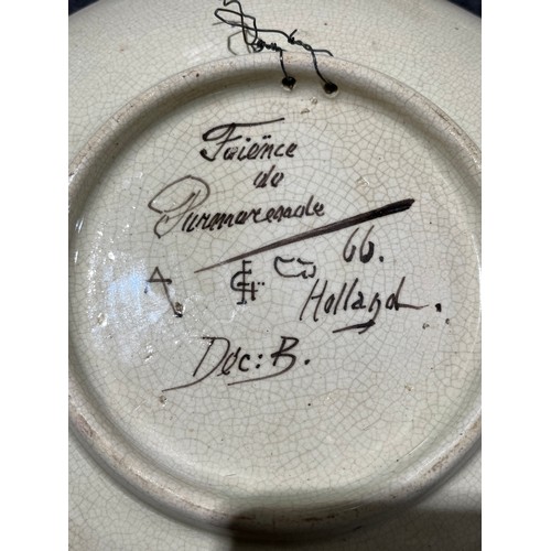 195 - Signed Faience wall plate featuring a Self-Portrait - Carel Fabritius