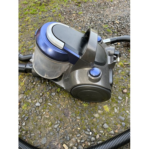 562 - Swan Eureka Vacuum cleaner