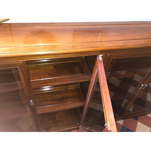 578 - Good quality Rosewood glazed bookcase. Beautiful piece with twin double doors and 2 shelves.