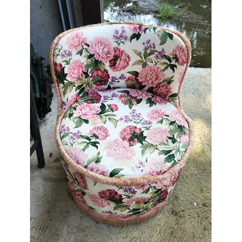 588 - Low nursing chair