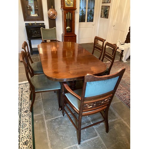 889 - Barnett and sons extending. Dinning table and 6 chairs in lovely condition. Includes 2 carver chairs... 