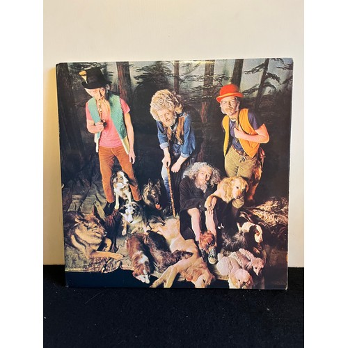 542 - Jethro Tull. This was. Island records, ILPS9085