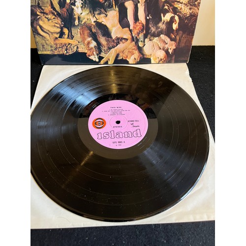 542 - Jethro Tull. This was. Island records, ILPS9085