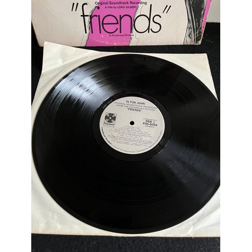 562 - Elton John. Friends, PAS6004