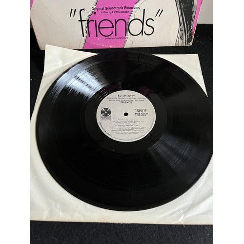 562 - Elton John. Friends, PAS6004