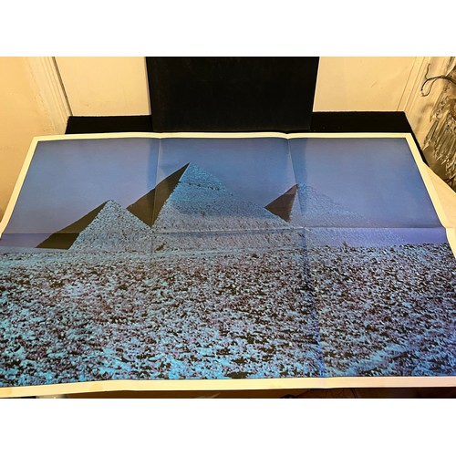 568 - Pink Floyd. The dark side of the moon  SHVL804 Near mint  includes poster and card