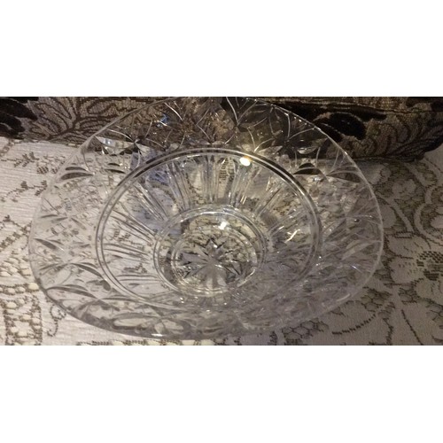 17 - Signed Stuart Crystal bowl,