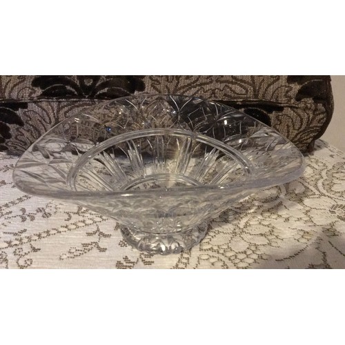 17 - Signed Stuart Crystal bowl,