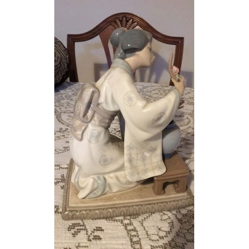 22 - Lladro Japanese lady figurine  Stamped second