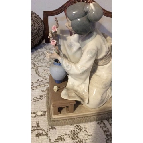 22 - Lladro Japanese lady figurine  Stamped second