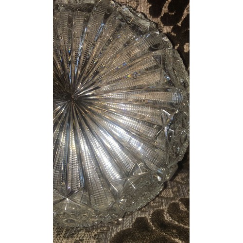 39 - Heavy cut crystal bowl, Czech. Hob star cut with tooth cut base,