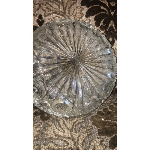 39 - Heavy cut crystal bowl, Czech. Hob star cut with tooth cut base,