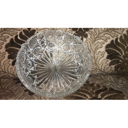 39 - Heavy cut crystal bowl, Czech. Hob star cut with tooth cut base,