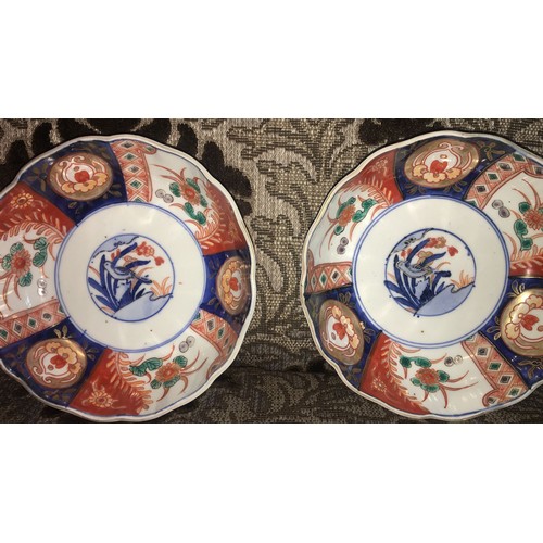 40 - Pair of Imari Oriental bowls, dishes