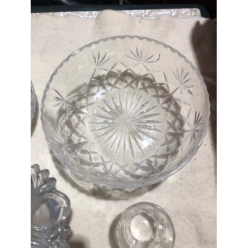 90 - Collection of glass including bowls