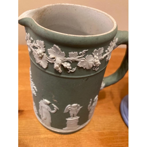 192 - Green and blue pottery pieces Including Wedgwood