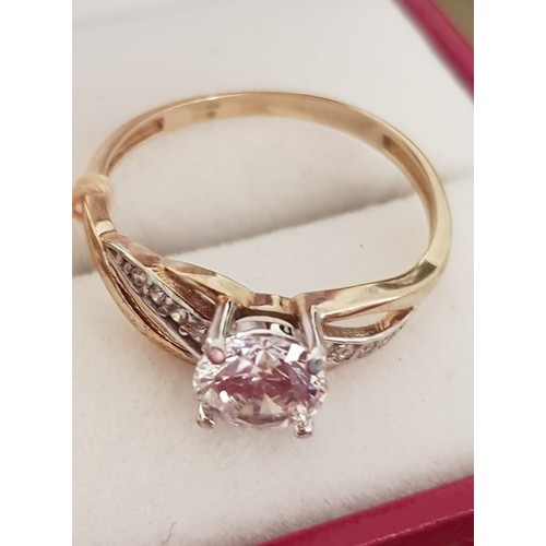 290 - 9ct yellow gold and cubic zirconias..size P