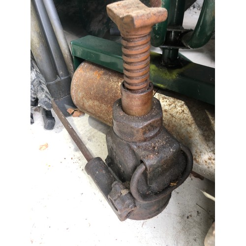 438 - 2 Ton Bottle Jack