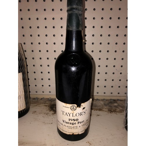 778 - 1 bottle of 1980 Taylor's Vintage Port, Portugal. Stored in a temperature and humidity controlled en... 