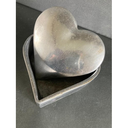 201 - Heart shaped Silver coloured trinket box with lid 11cm wide x 4cm deep.