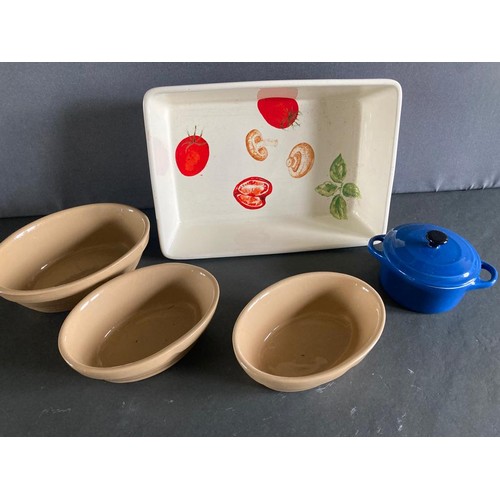 180 - Selection of ceramic oven  proof dishes/ pots  Cream dish measures 29cm x 19cn x 7cm deep, small blu... 