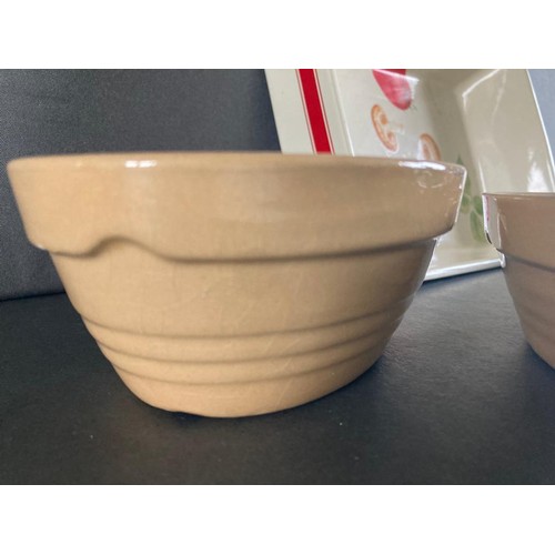 180 - Selection of ceramic oven  proof dishes/ pots  Cream dish measures 29cm x 19cn x 7cm deep, small blu... 