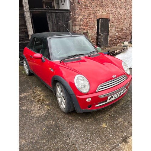 63 - Mini Cooper, 2004, red convertible. Sorn at present, V5 and services history, requires brakes and di... 