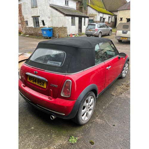 63 - Mini Cooper, 2004, red convertible. Sorn at present, V5 and services history, requires brakes and di... 