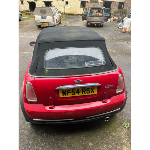 63 - Mini Cooper, 2004, red convertible. Sorn at present, V5 and services history, requires brakes and di... 