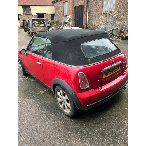 63 - Mini Cooper, 2004, red convertible. Sorn at present, V5 and services history, requires brakes and di... 