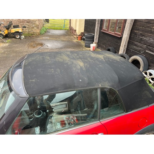 63 - Mini Cooper, 2004, red convertible. Sorn at present, V5 and services history, requires brakes and di... 