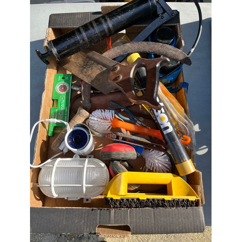 135 - Box of tools to include stippling pad, grease gun, brushes, level, security light, Rolson cable find... 