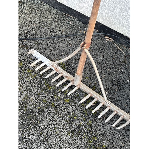 147 - Hay rake or leaf rake